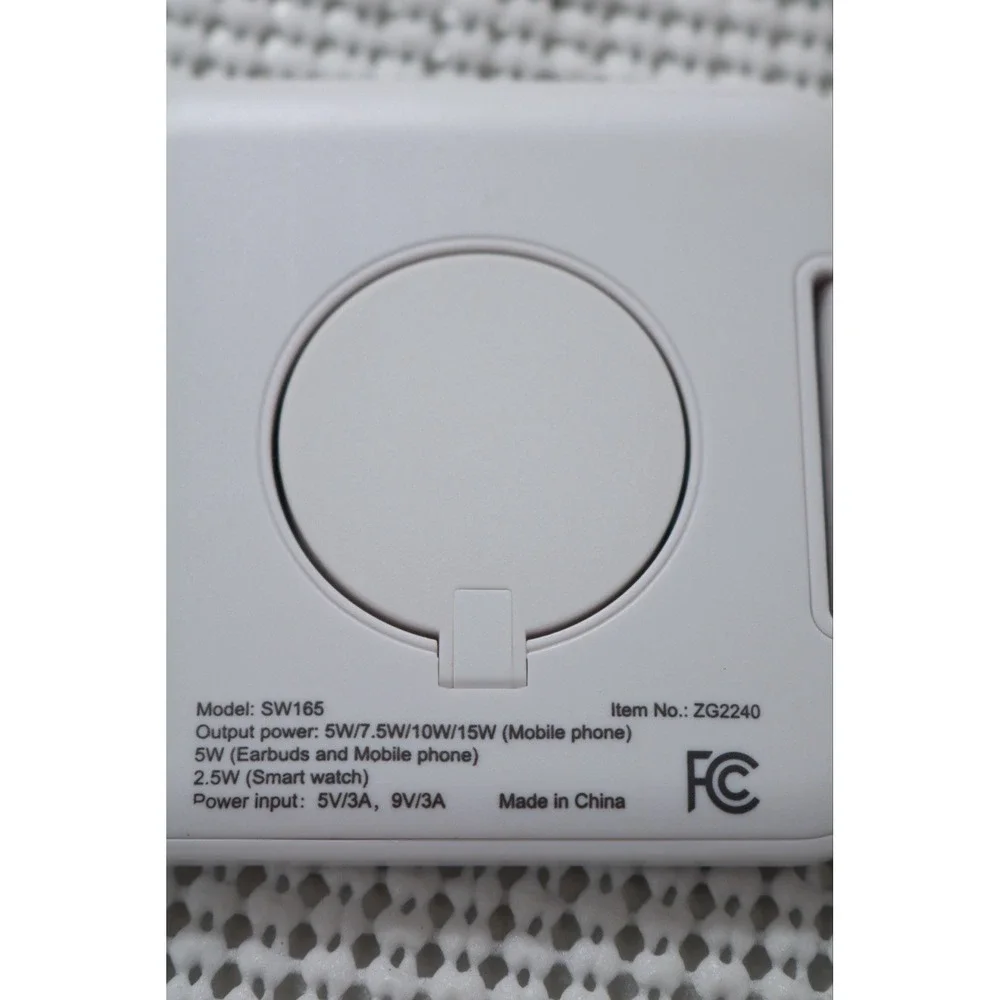 3-in-1 Foldable Wireless Charging Station White SW165 ZG2240 Phone Watch Earbuds